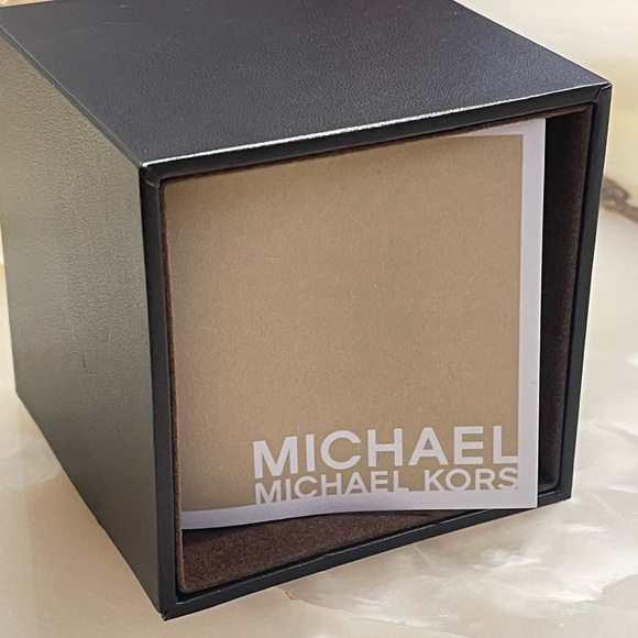 Michael Kors MK 8077 Gold Tone Watch Unisex - Picture 14 of 15